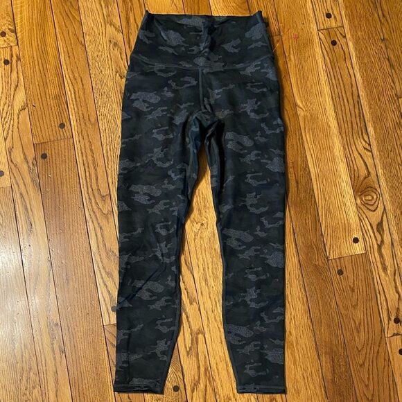 New fabletics black and grey camo high waist athletic workout leggings - Picture 7 of 7